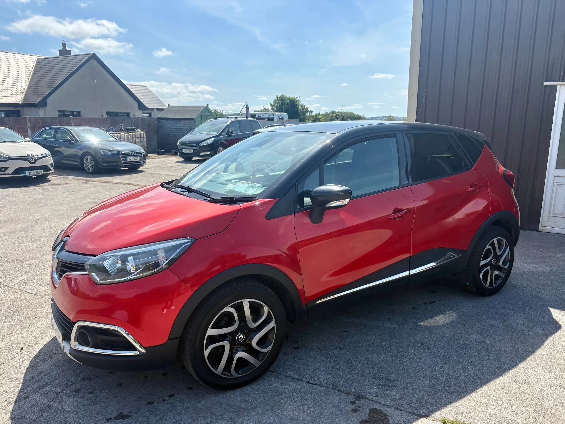 2017 RENAULT CAPTUR photo 1