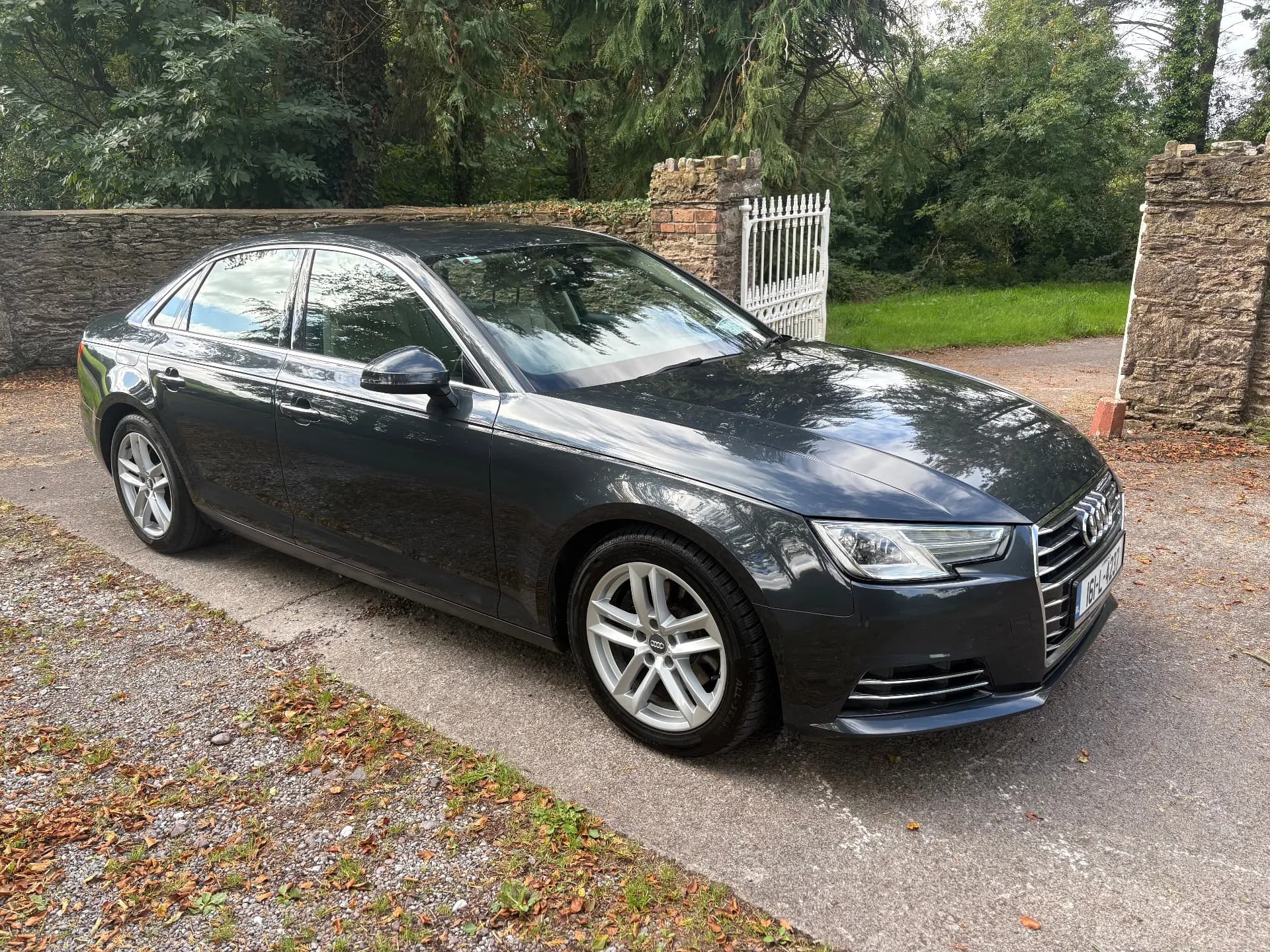 2016 AUDI A4 photo 1